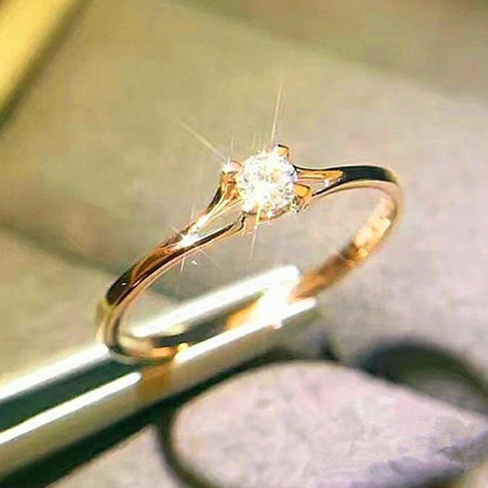 Anillo Elegante con Piedra Brillante