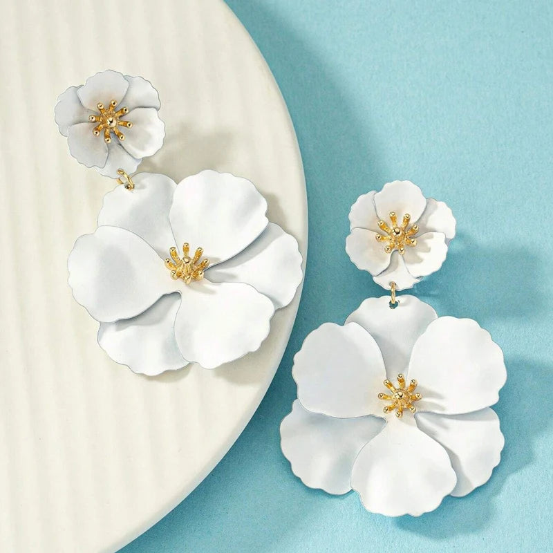 Pendientes colgantes de flores fucsia para mujer