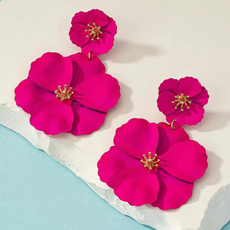 Pendientes colgantes de flores fucsia para mujer
