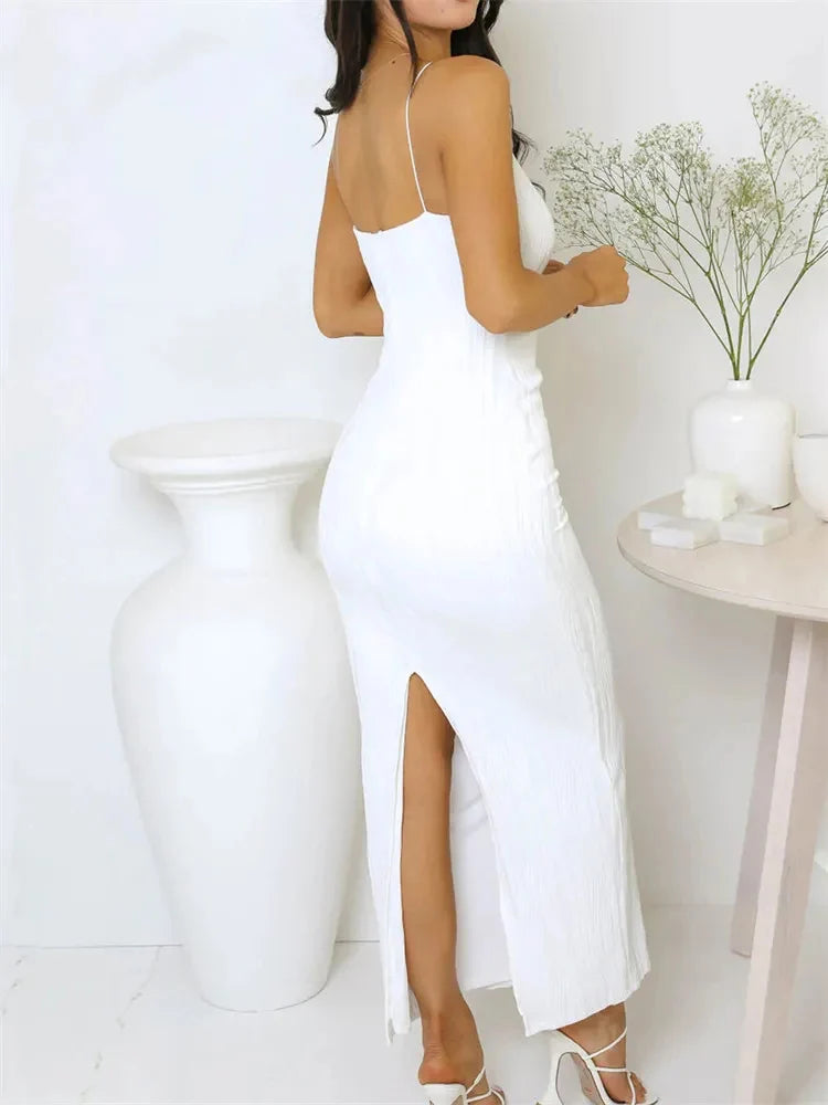 Vestido Largo Ajustado con Frunces y Abertura – Elegancia Minimal