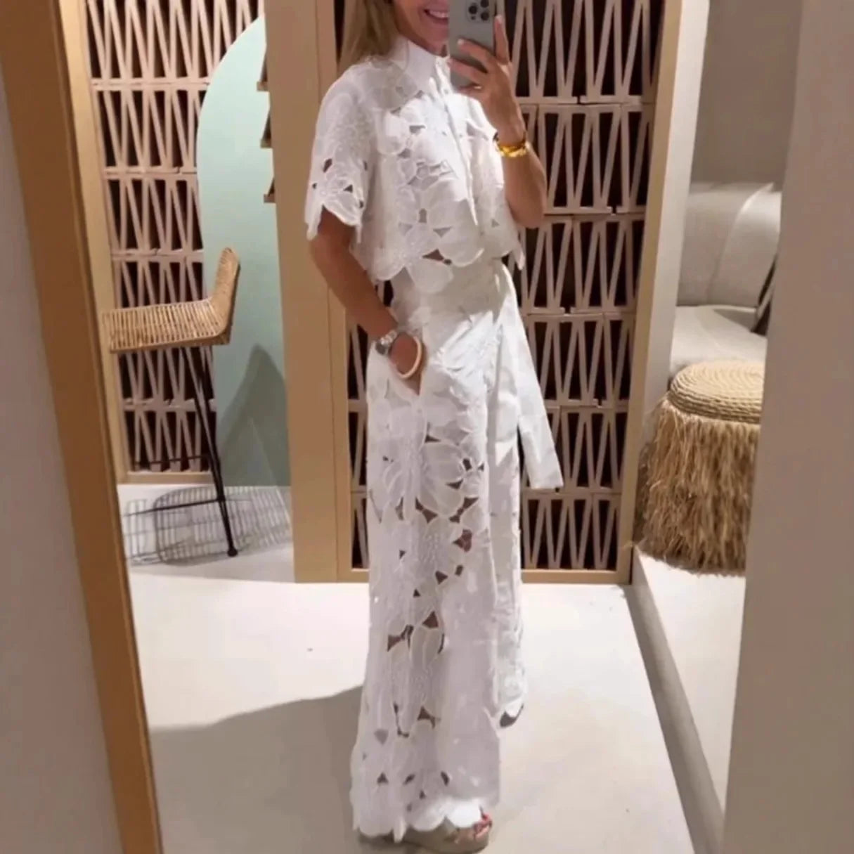 Conjunto de Dos Piezas con Diseño Moderno y Versátil5